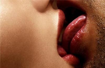 Lusty kiss