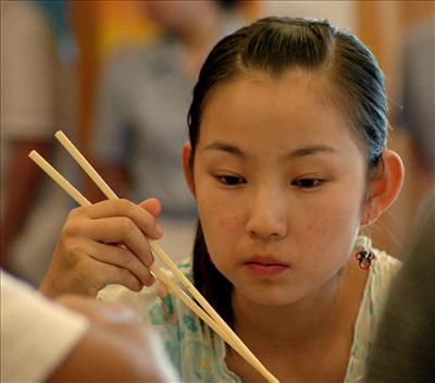 use chopsticks