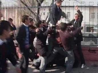 KENDİNE  BAŞAKA  ARKADAŞLAR BUL