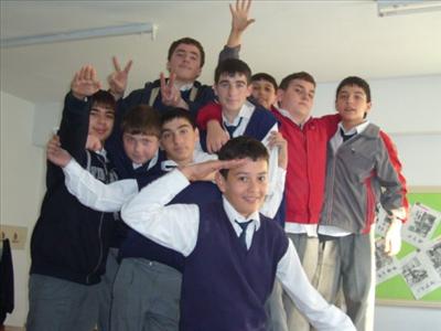 G.t            erkekler arasında kızlarınki konusulmazken yasin, alper, ismail ve ömerin kilerin konuslması (siz o ki leri anladınız :D )