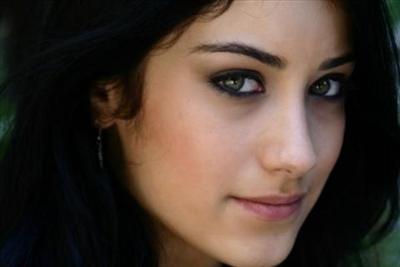 Hazal Kaya(nihal)