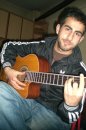 Aykut ve gitarı 