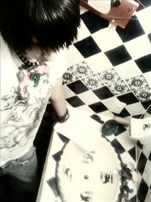 Claud..(//_^)  (yo..=D)