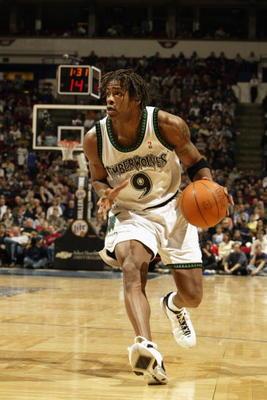 11 top çalma-Larry Kenon,Kendall Gill