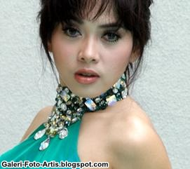 Syahrini - Aku Tak Biasa